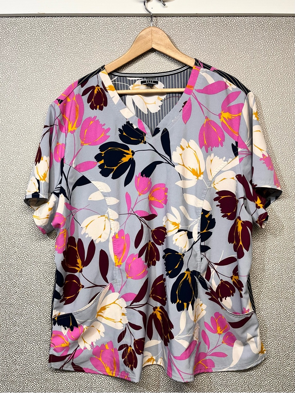 3X Elle Floral V-Neck Scrub Top in Floral and Stripes Medical Apparel